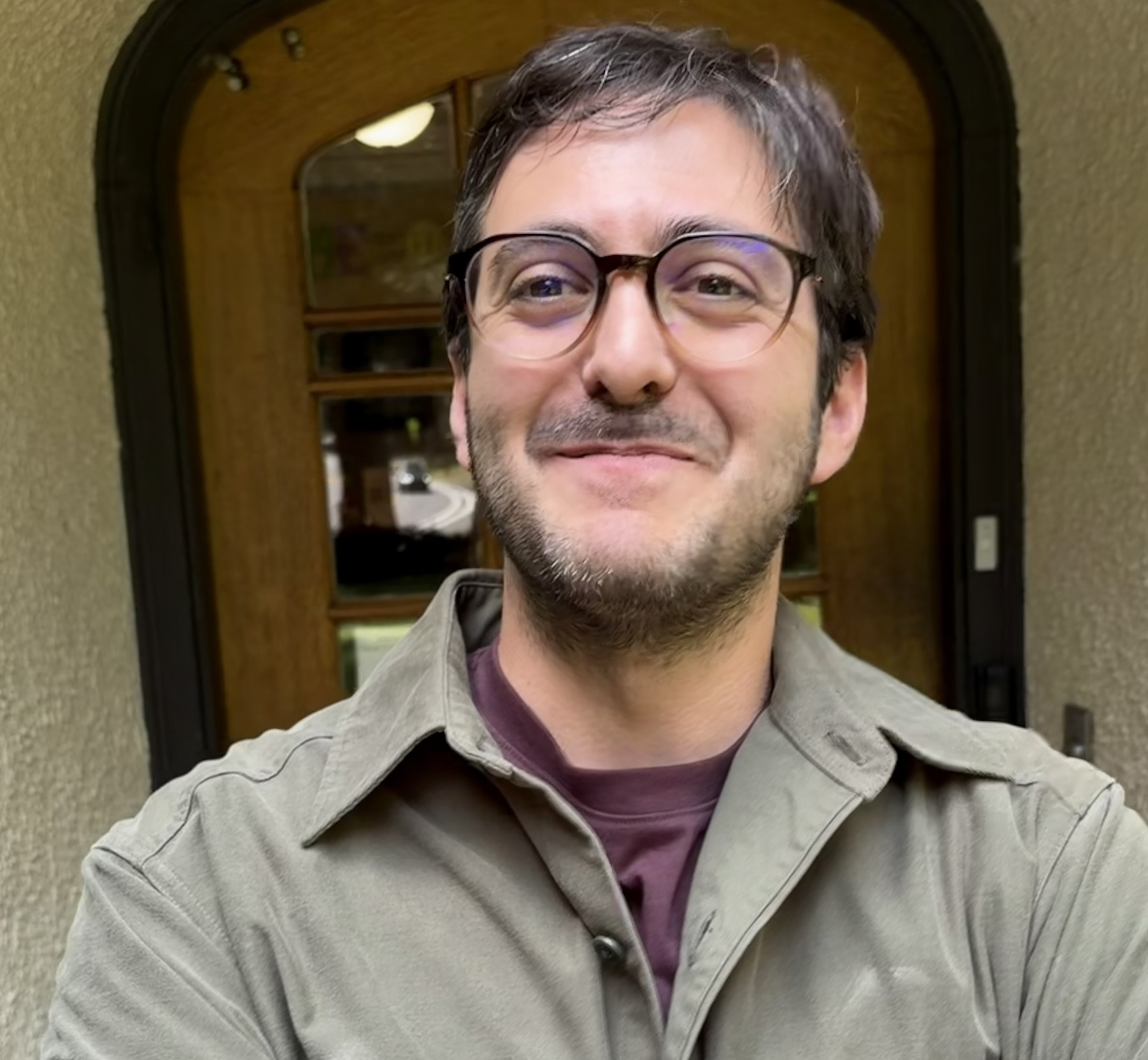 Headshot of Cosmo Zellman